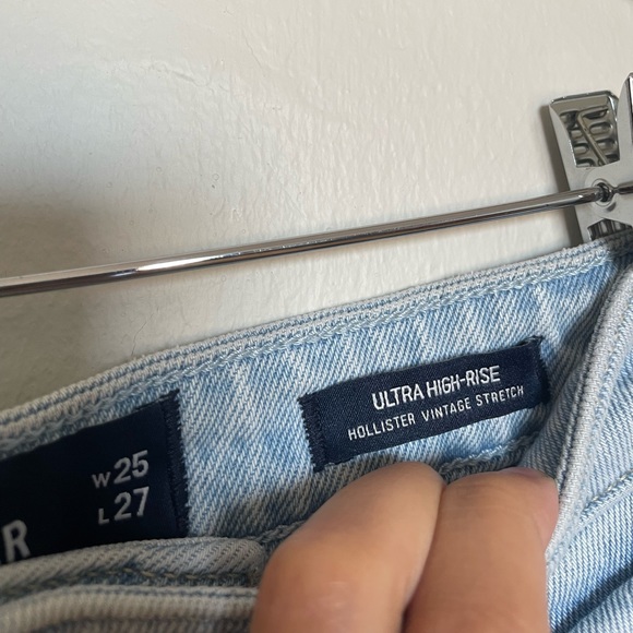 Hollister High Rise Denim - Picture 3 of 4